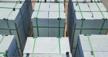 岳阳 芝麻白花岗岩5公分地铺石 花岗岩厂家工厂装车日常