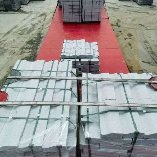 岳阳 芝麻白仿形加直形路沿石出货日常