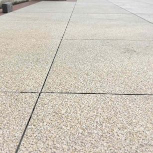 岳阳 黄金麻花岗岩石板材荔枝面地面铺装效果