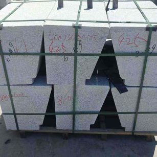 岳阳 芝麻白异形坐凳，石凳