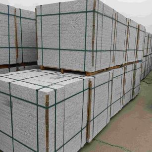 岳阳 白麻花岗岩石材荔枝面地铺石（300*600*50）