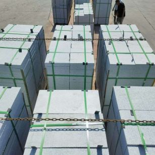 岳阳 芝麻白花岗岩5公分地铺石 花岗岩厂家工厂装车日常