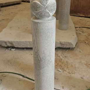 岳阳 芝麻白花岗岩石材挡车石柱、停车柱、圆柱挡车柱、方柱挡车柱等