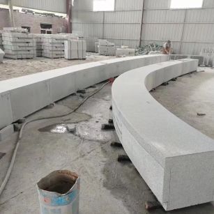 岳阳芝麻白花岗岩石板材 园林光面弧形坐凳