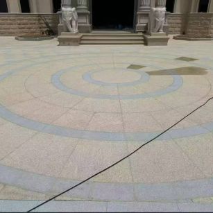 岳阳 黄金麻芝麻灰花岗岩石材地铺拼接效果