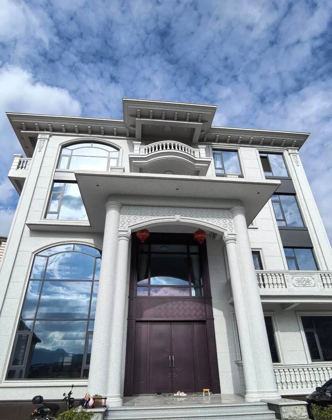 岳阳白麻别墅外墙干挂石材效果示例