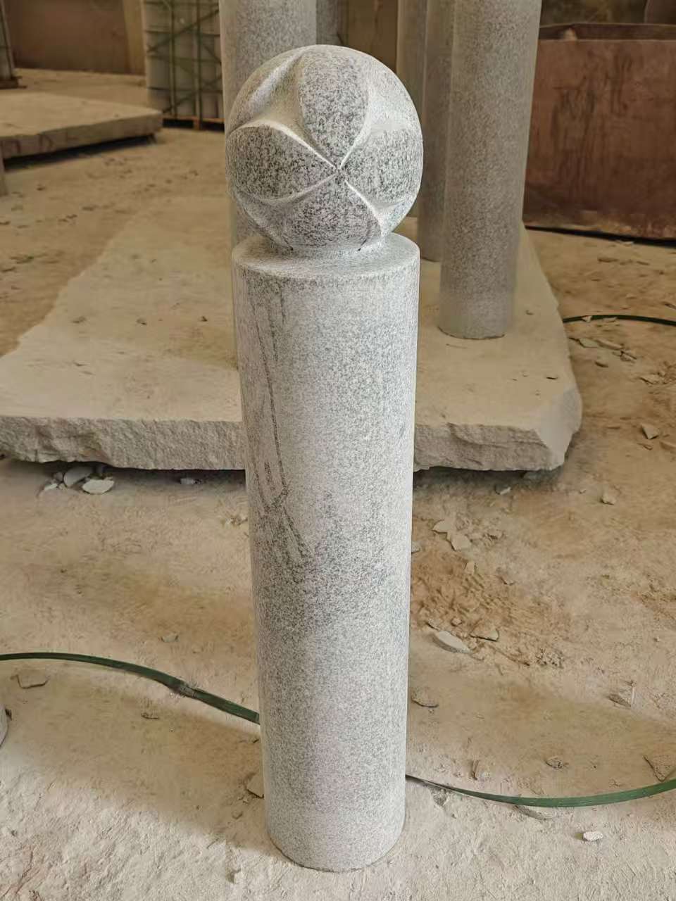 岳阳 芝麻白花岗岩石材挡车石柱、停车柱、圆柱挡车柱、方柱挡车柱等