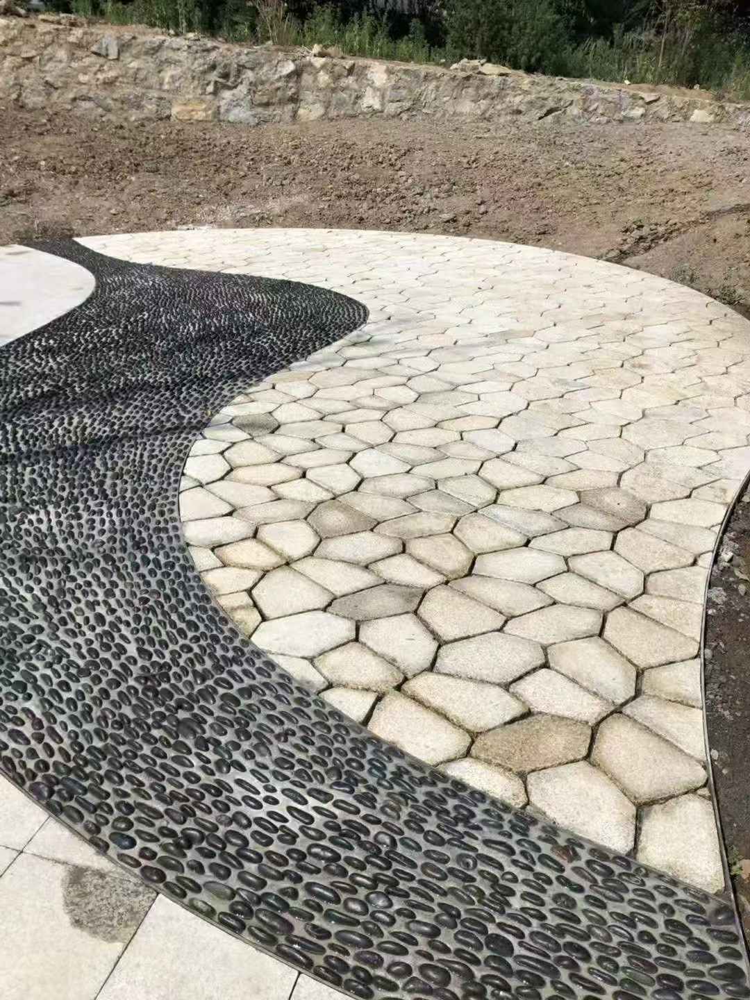 岳阳 黄金麻冰裂纹地铺石工地铺装案例