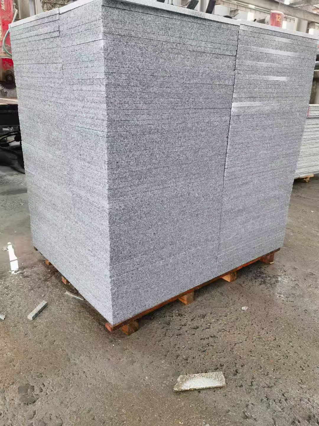 岳阳 芝麻白火烧面1.8厚300*600地铺石，尺寸标准，厚薄均匀