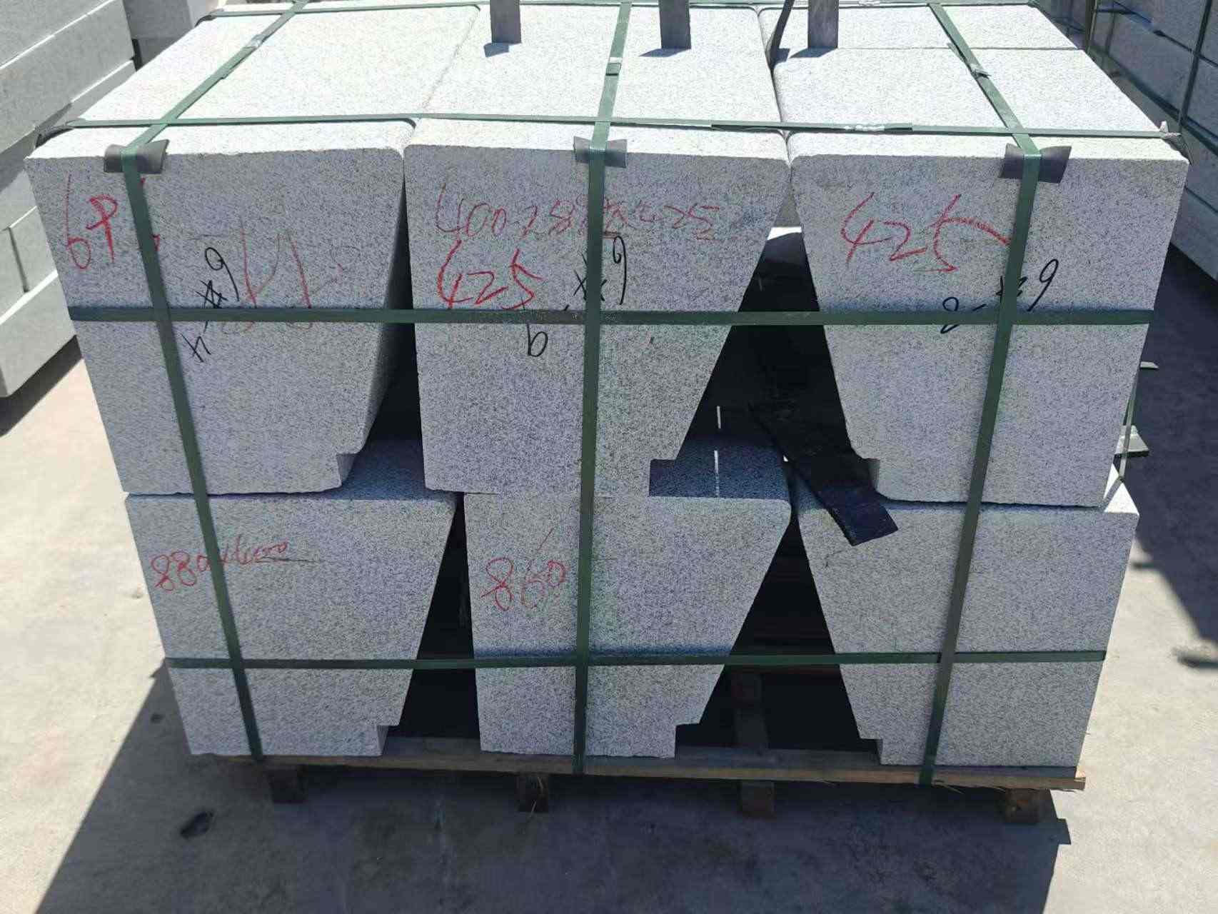 岳阳 芝麻白异形坐凳，石凳