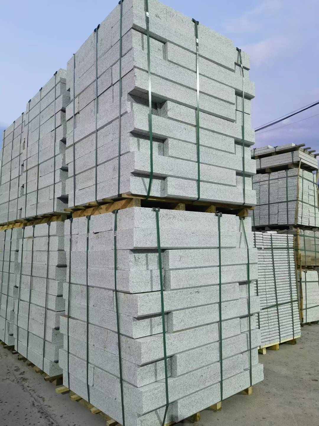 岳阳 芝麻白花岗岩路沿石，路缘石，路肩石，道牙，立缘石，马路牙子，街沿石，侧石等