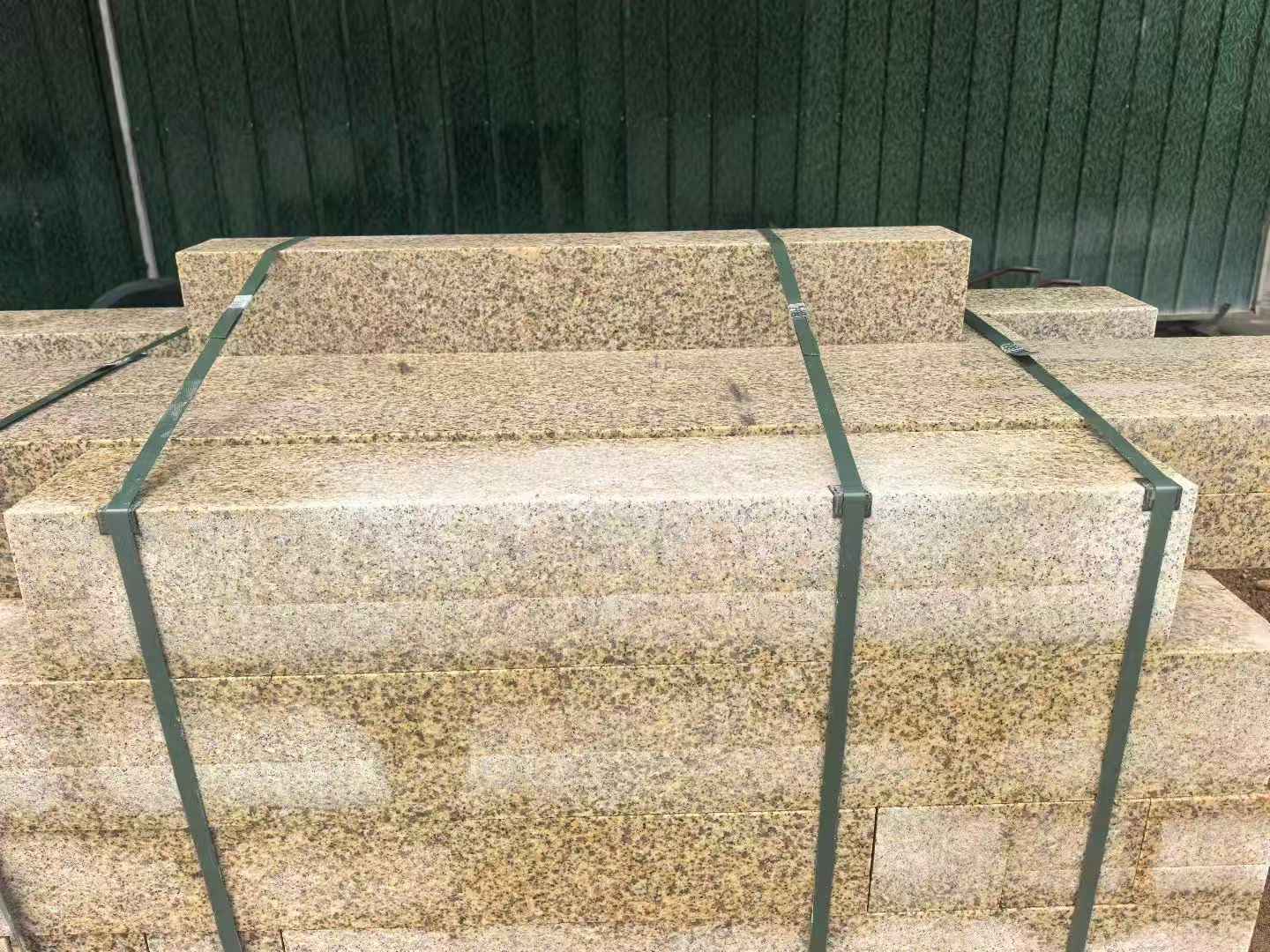 岳阳 黄金麻花岗岩石材机切面栏杆料半成品