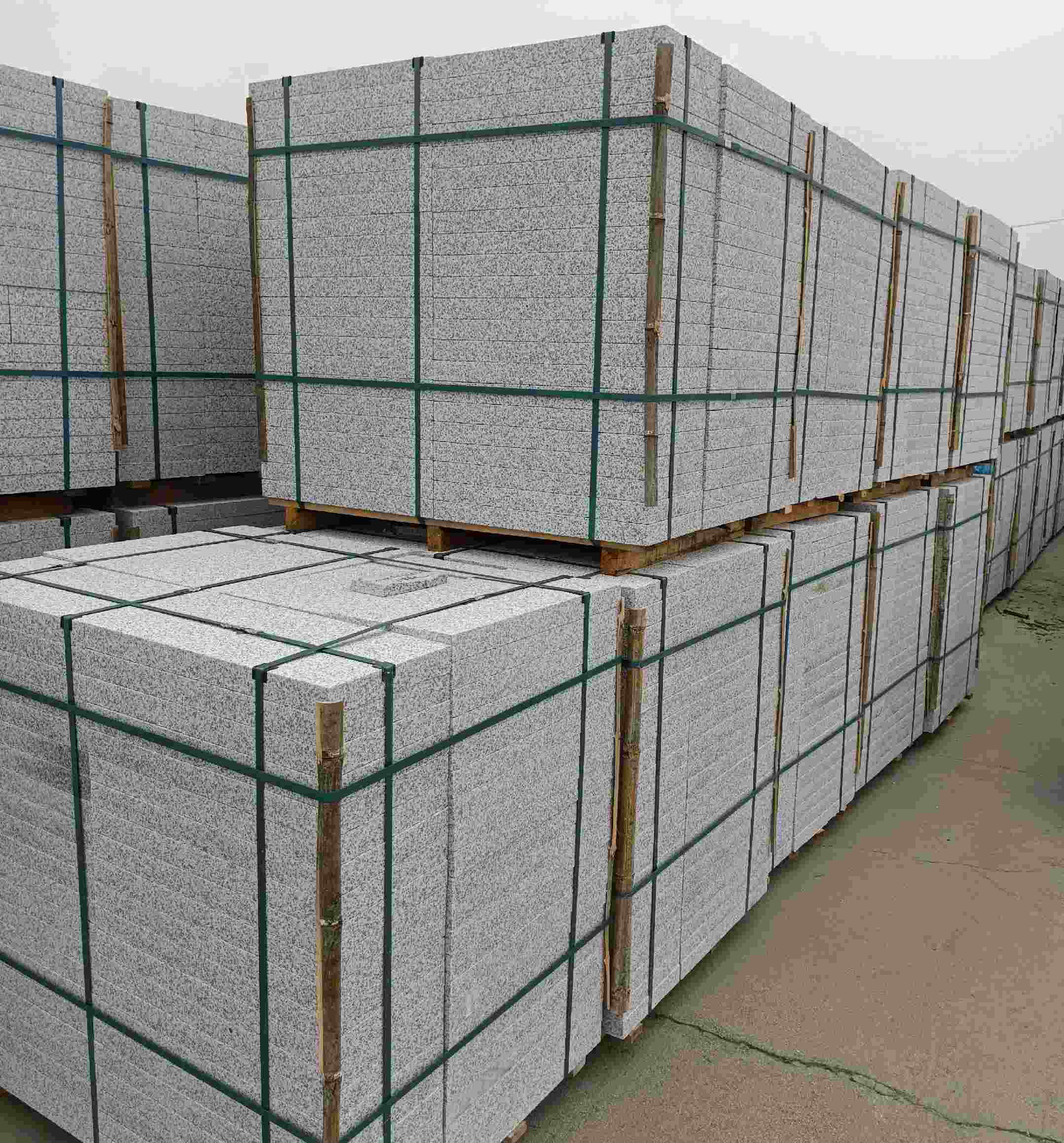 岳阳 白麻花岗岩石材荔枝面地铺石（300*600*50）