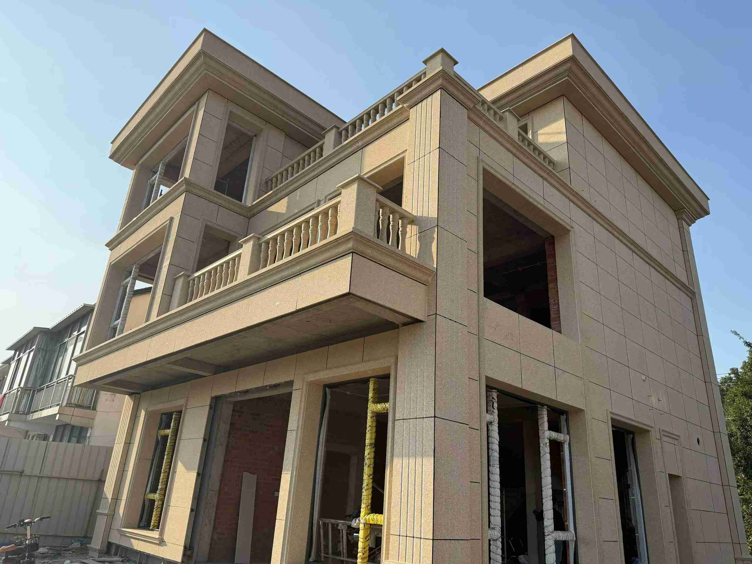 岳阳 黄金麻花岗岩石材荔枝面外墙干挂效果展示