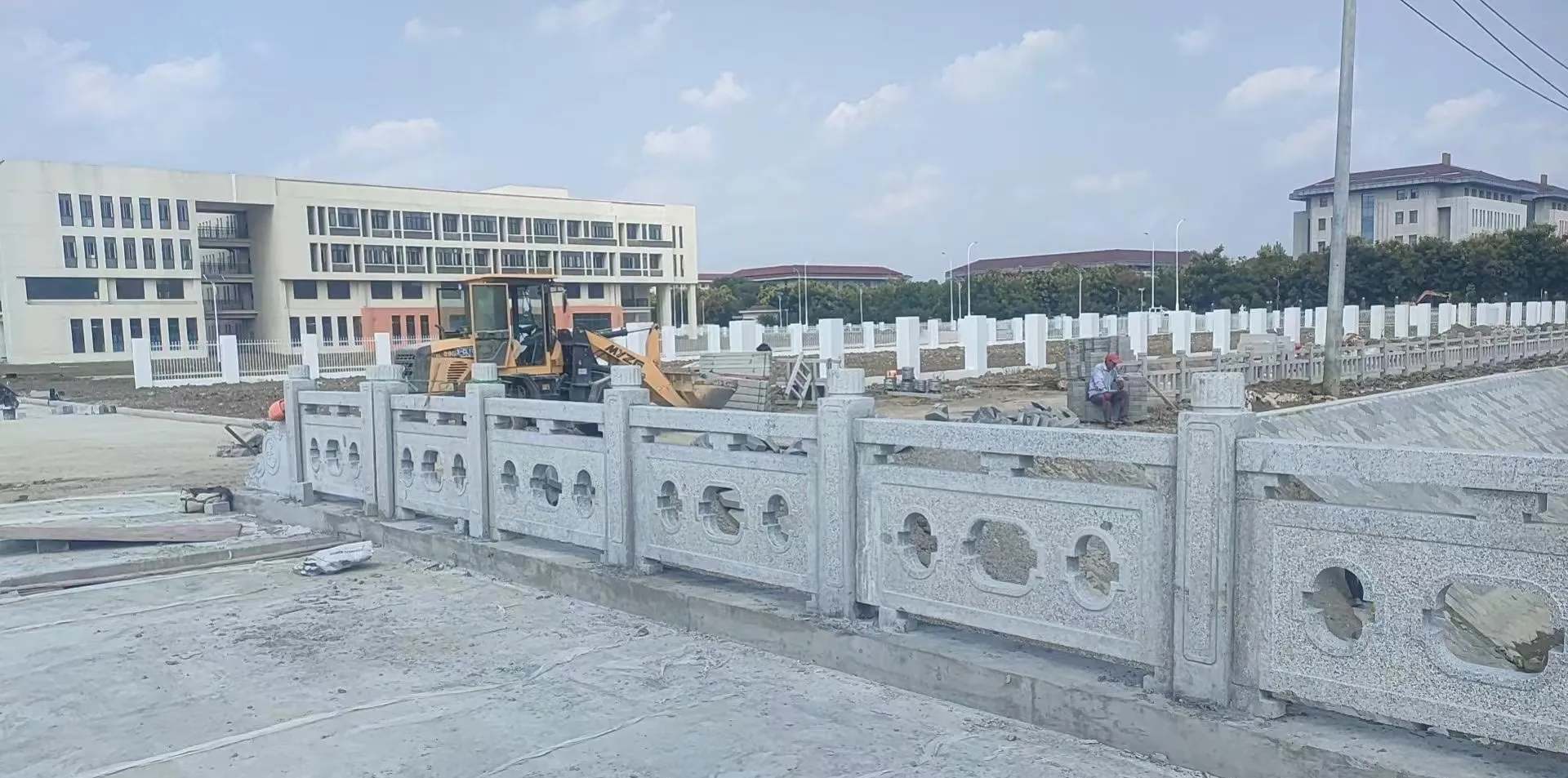 岳阳 白麻花岗岩荔枝面河道栏杆