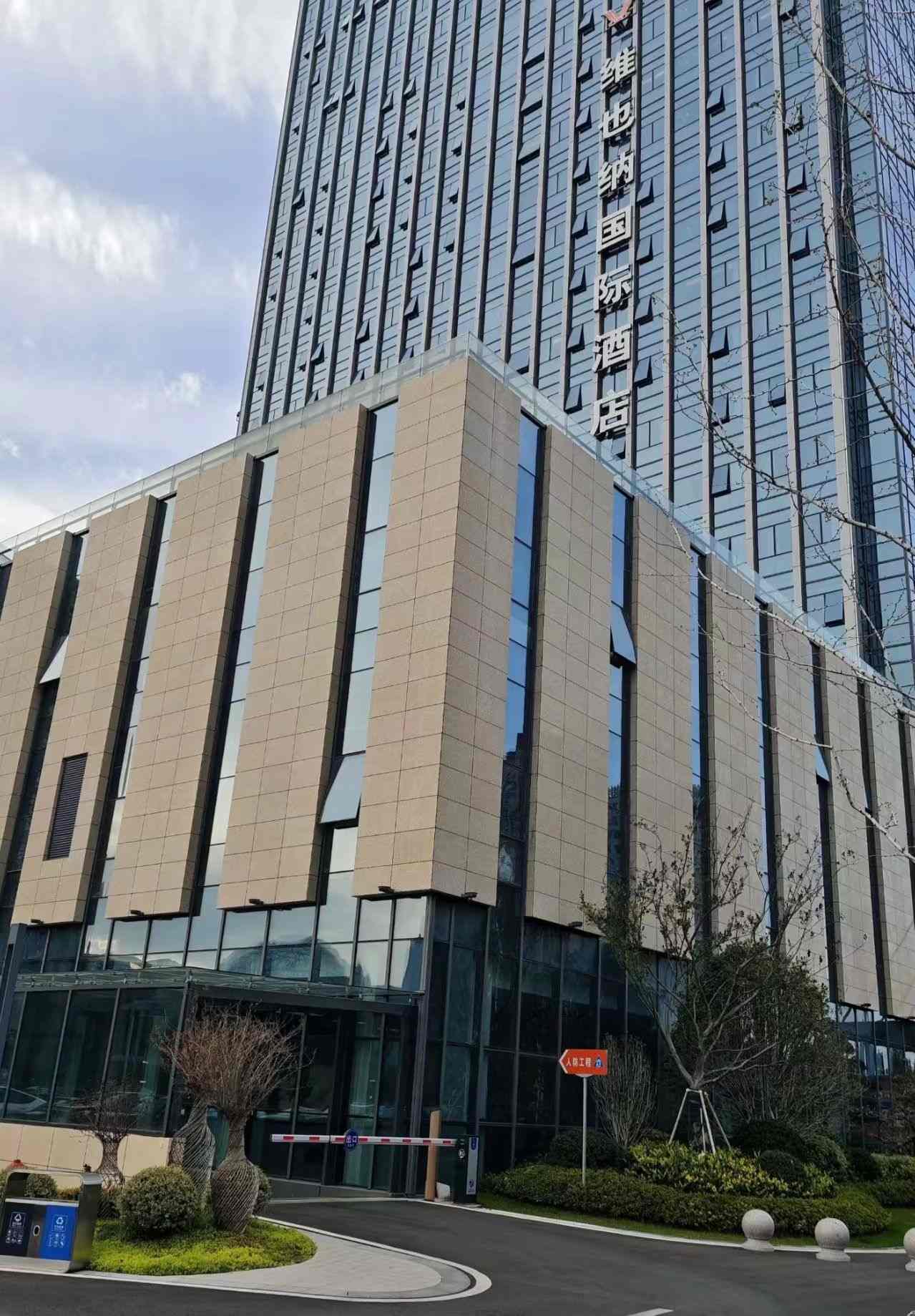 岳阳 黄金麻花岗岩外墙干挂