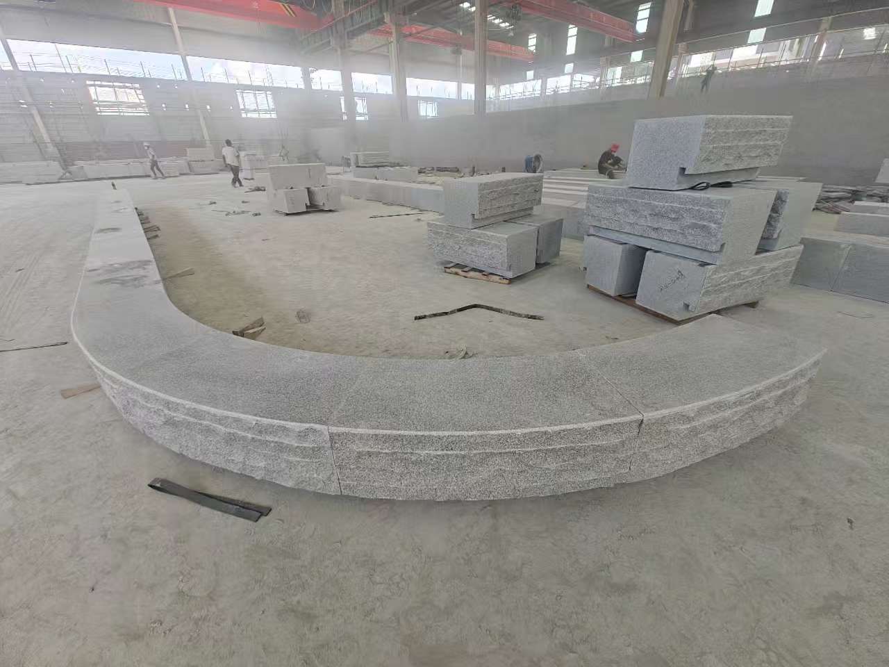 岳阳 芝麻白异形坐凳，自然面光面弧形加工