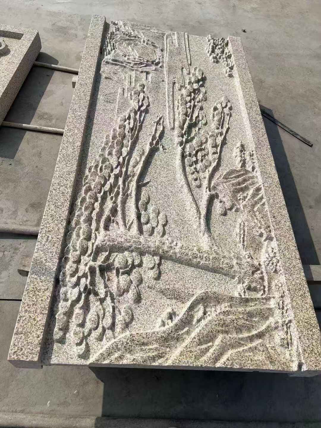 岳阳 黄金麻雕刻板浮雕迎客松