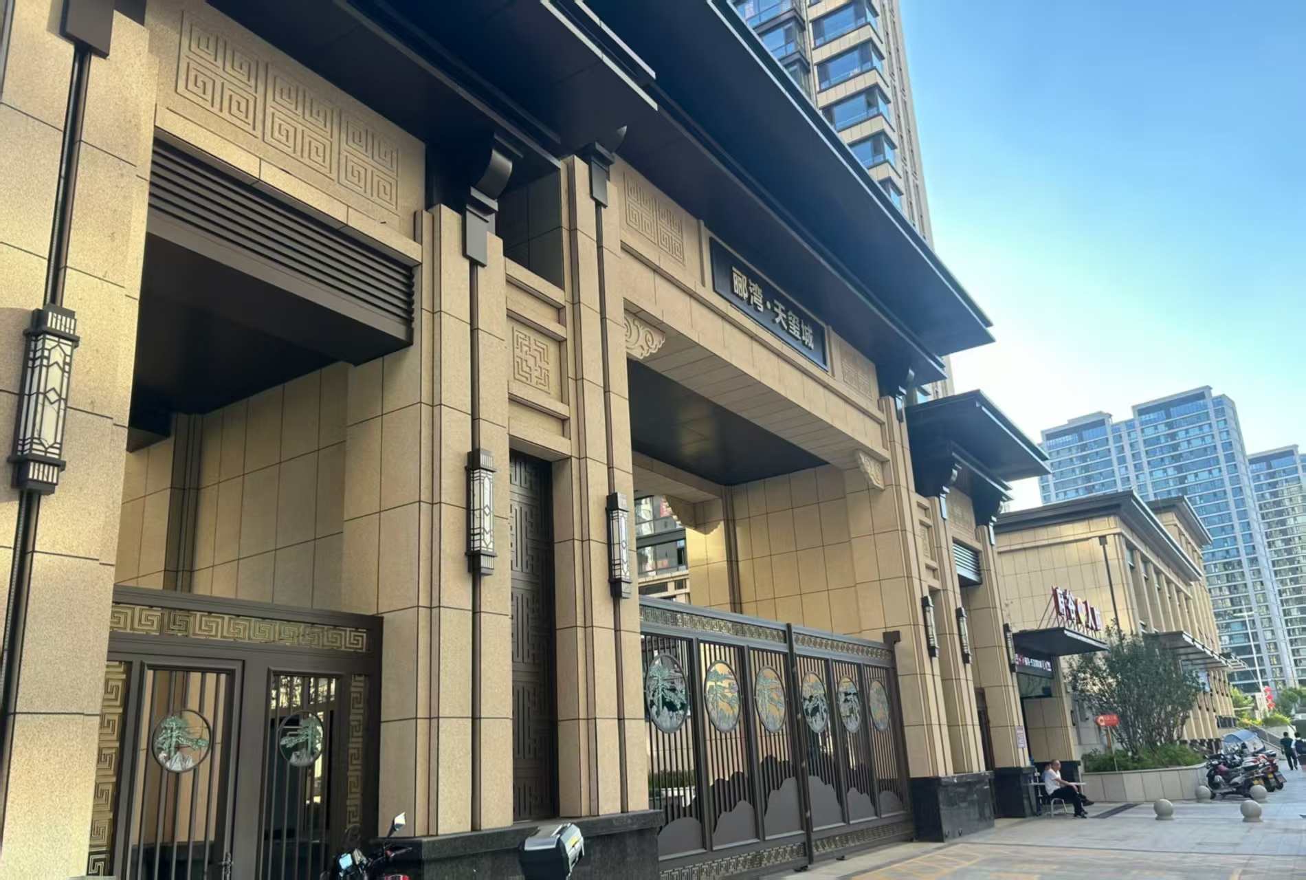 岳阳 黄金麻花岗岩荔枝面小区门楼外墙干挂