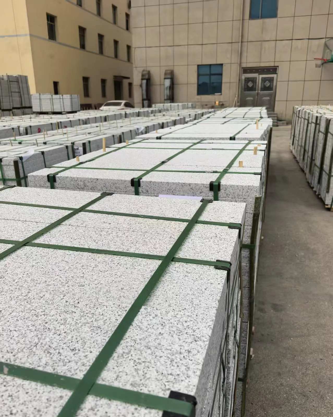 岳阳 白麻花岗岩5.0公分荔枝面地铺石