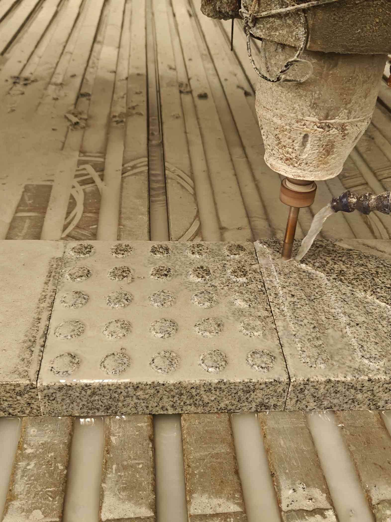 岳阳 芝麻白花岗岩石材盲人石、盲道石、盲点石