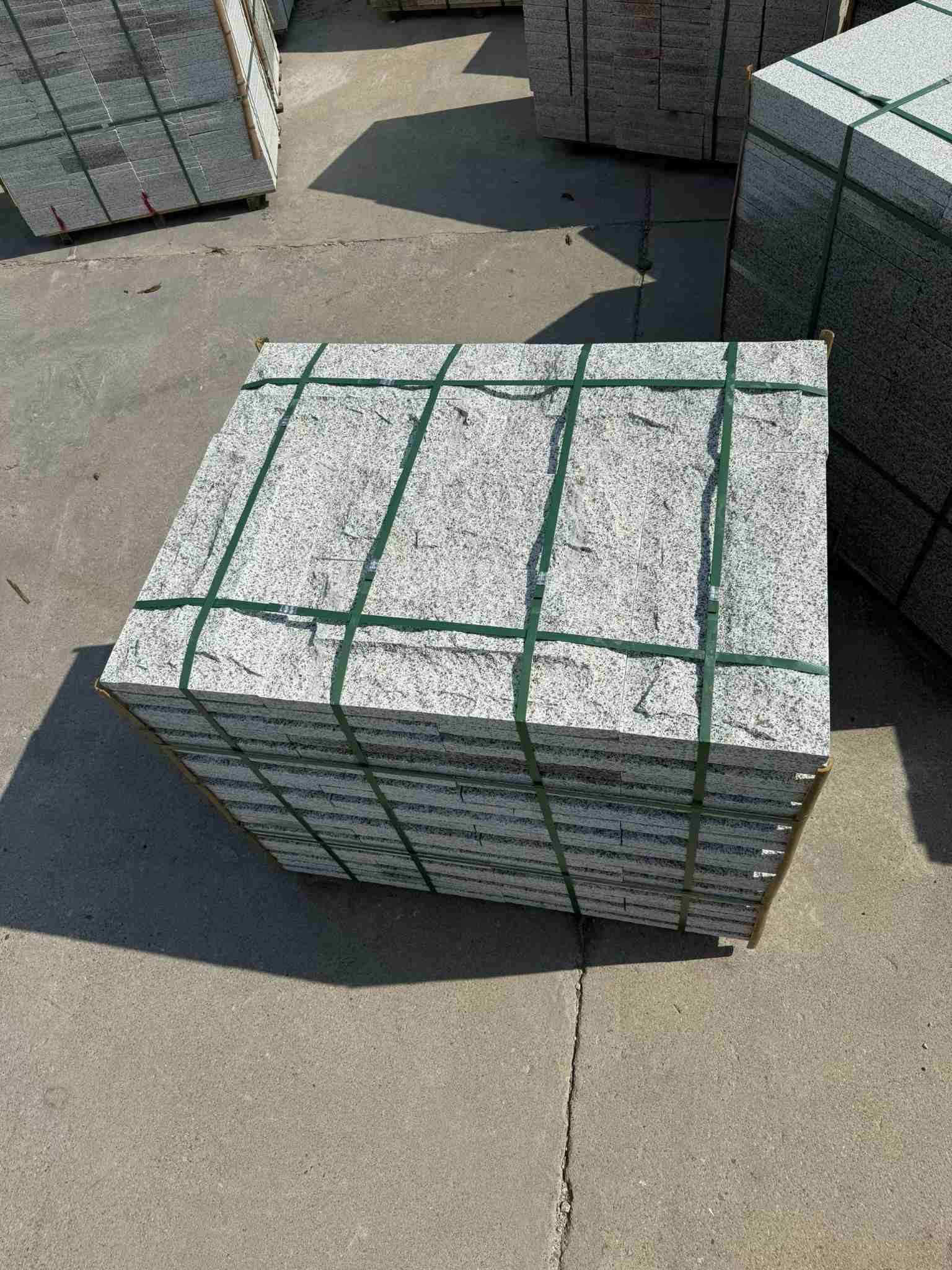 岳阳 白麻花岗岩石材自然面蘑菇石成品