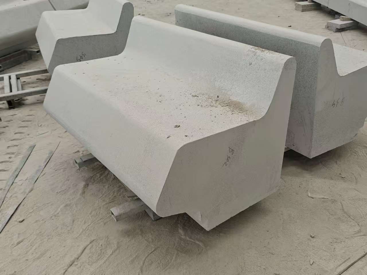 岳阳 芝麻白花岗岩异形坐凳，石凳