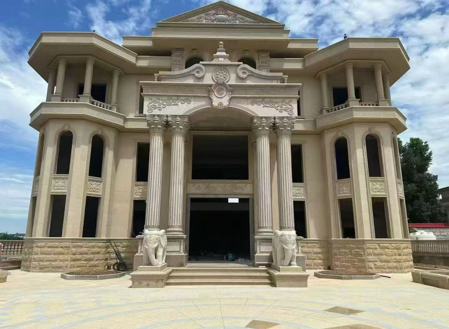 岳阳 黄金麻别墅外墙干挂，大柱，大象，蘑菇石，雕花板