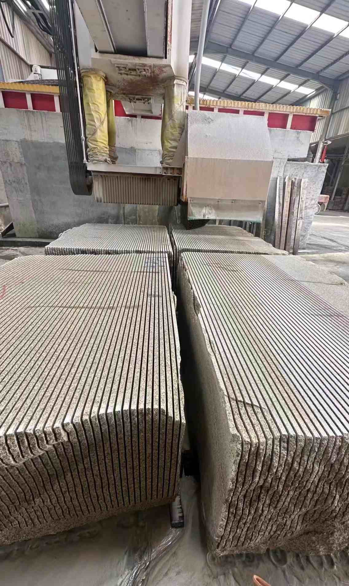 岳阳 车间生产日常，黄金麻白麻花岗岩