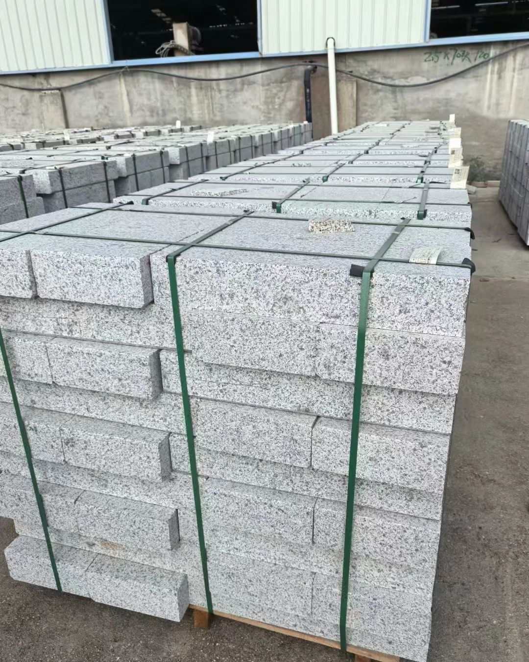 岳阳 白麻花岗岩路沿石，弧形路沿石，道牙石，马路牙子，界石，路缘石，平沿石，直岩石，平缘石等