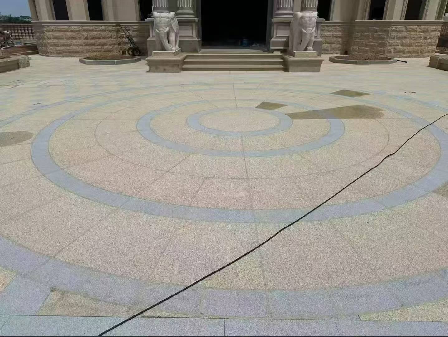 岳阳 黄金麻芝麻灰花岗岩石材地铺拼接效果