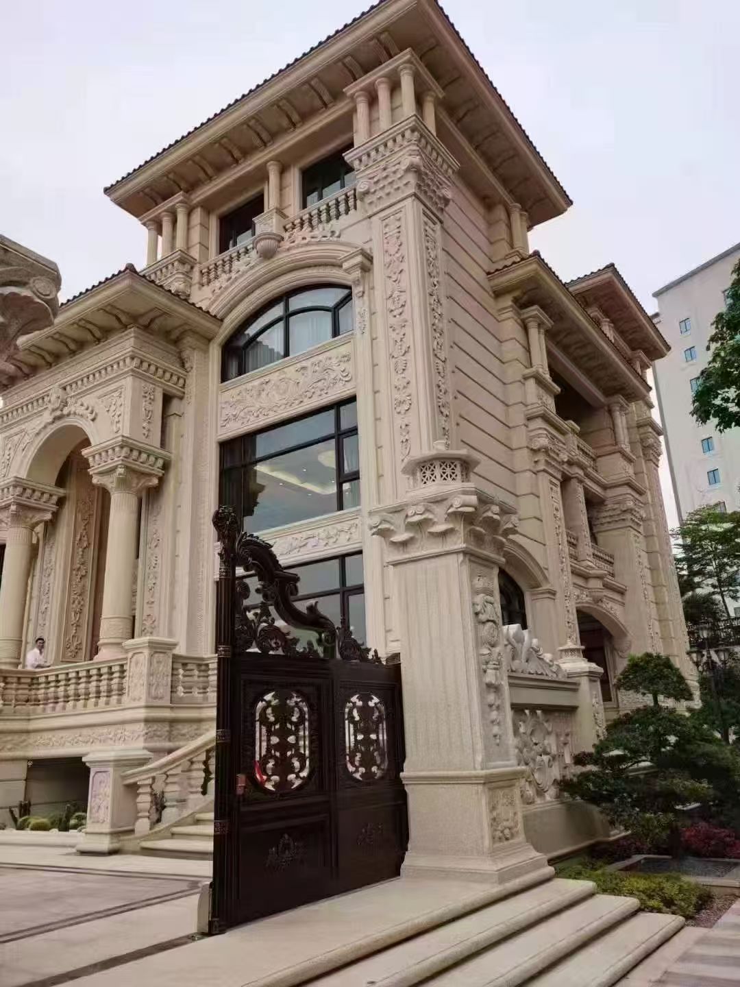 岳阳 黄金麻花岗岩别墅外墙干挂效果展示